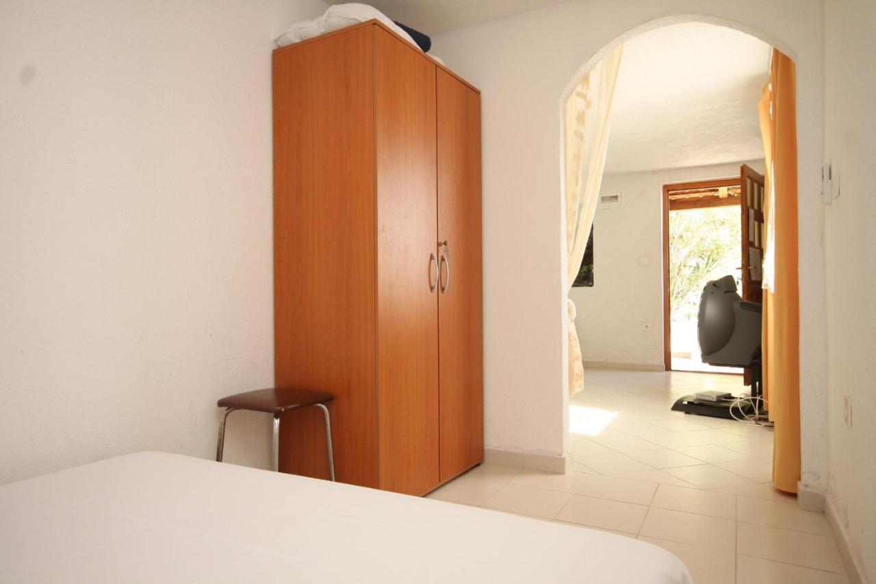 Apartments With A Parking Space Rukavac, Vis - 2444 Рукавац Екстериор снимка