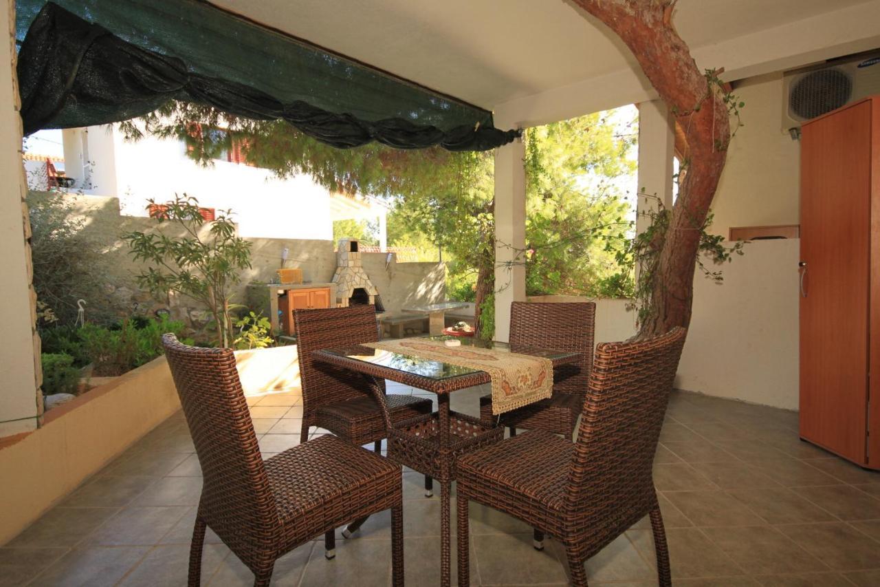 Apartments With A Parking Space Rukavac, Vis - 2444 Рукавац Екстериор снимка
